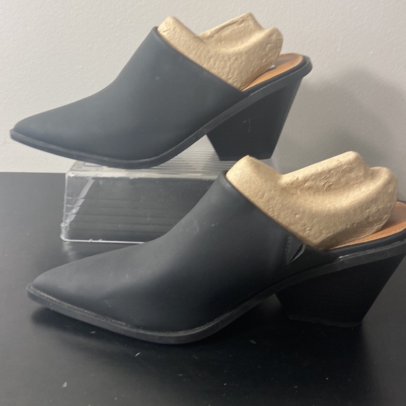 Dolce Vita Tendle Mule - Picture 2 of 8